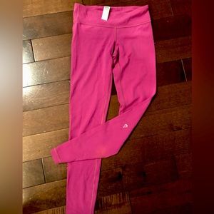 IVIVVA ( Lululemon) Rythmic tights (size 8), excellent used condition.